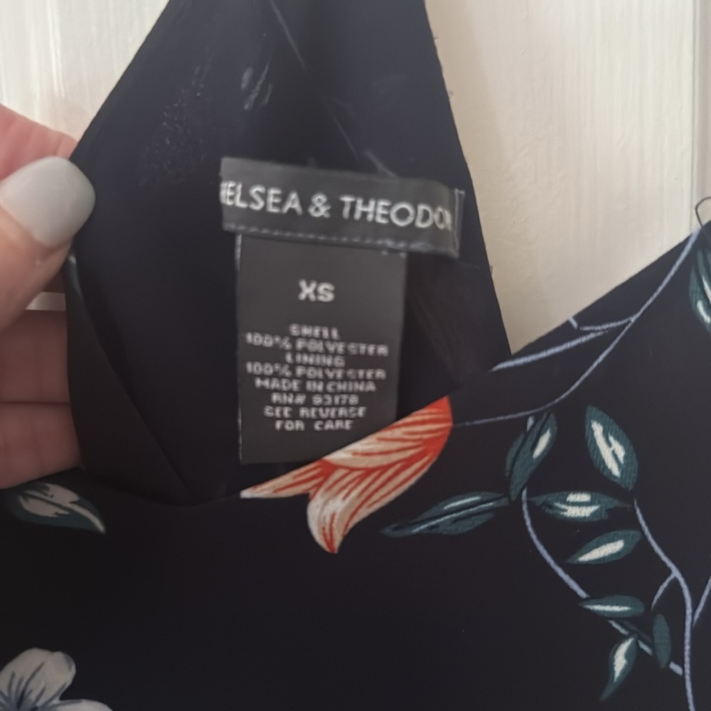 Chelsea & Theodore Navy bird and Floral tank XS - Picture 3 of 6